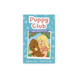 Okładka książki “Puppy Club: Coco settles in” z blond dziewczynką tulącą brązowego szczeniaka na tle pastelowego nieba i girland